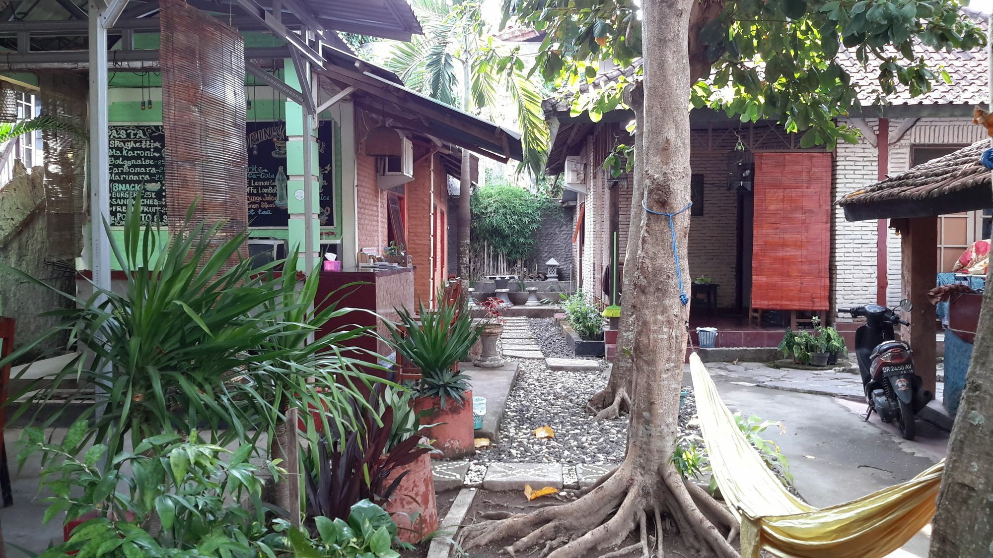 Mandiri Senggigi Homestay Exterior photo